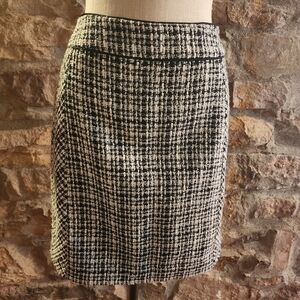 Classic Black and White Tweed Skirt Side Zip